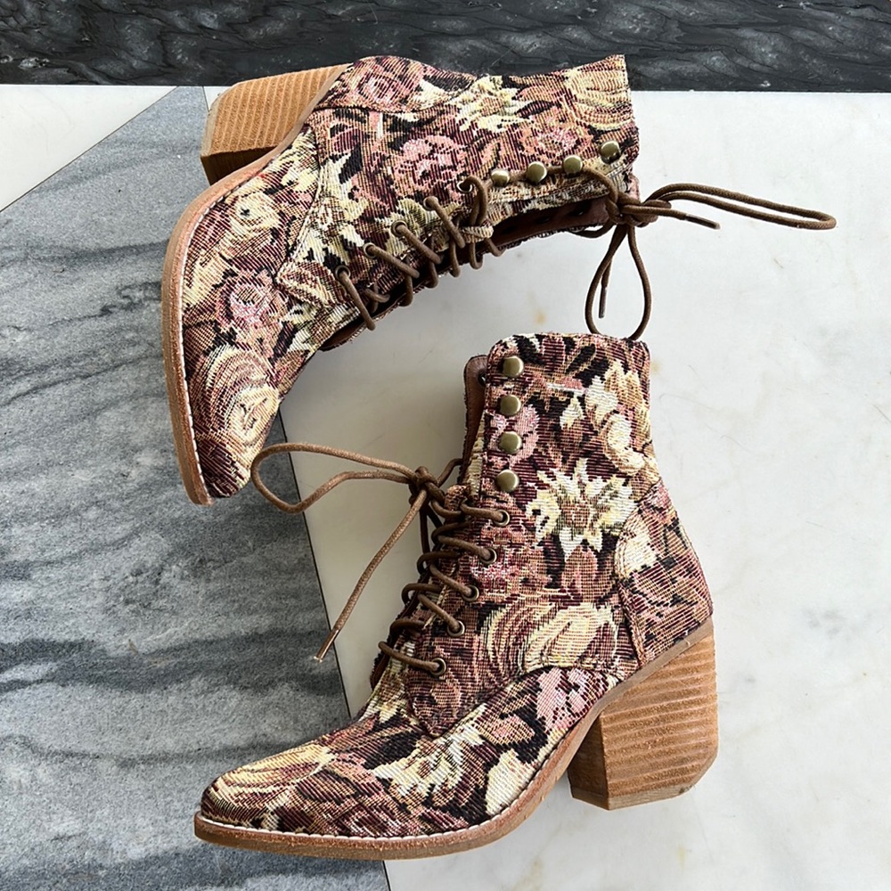 Jeffrey Campbell Bootie